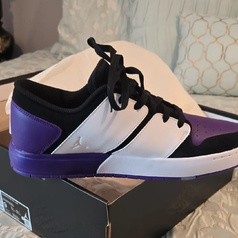 Jordan Athletic Shoes Black and Purple - Picture 8 of 10